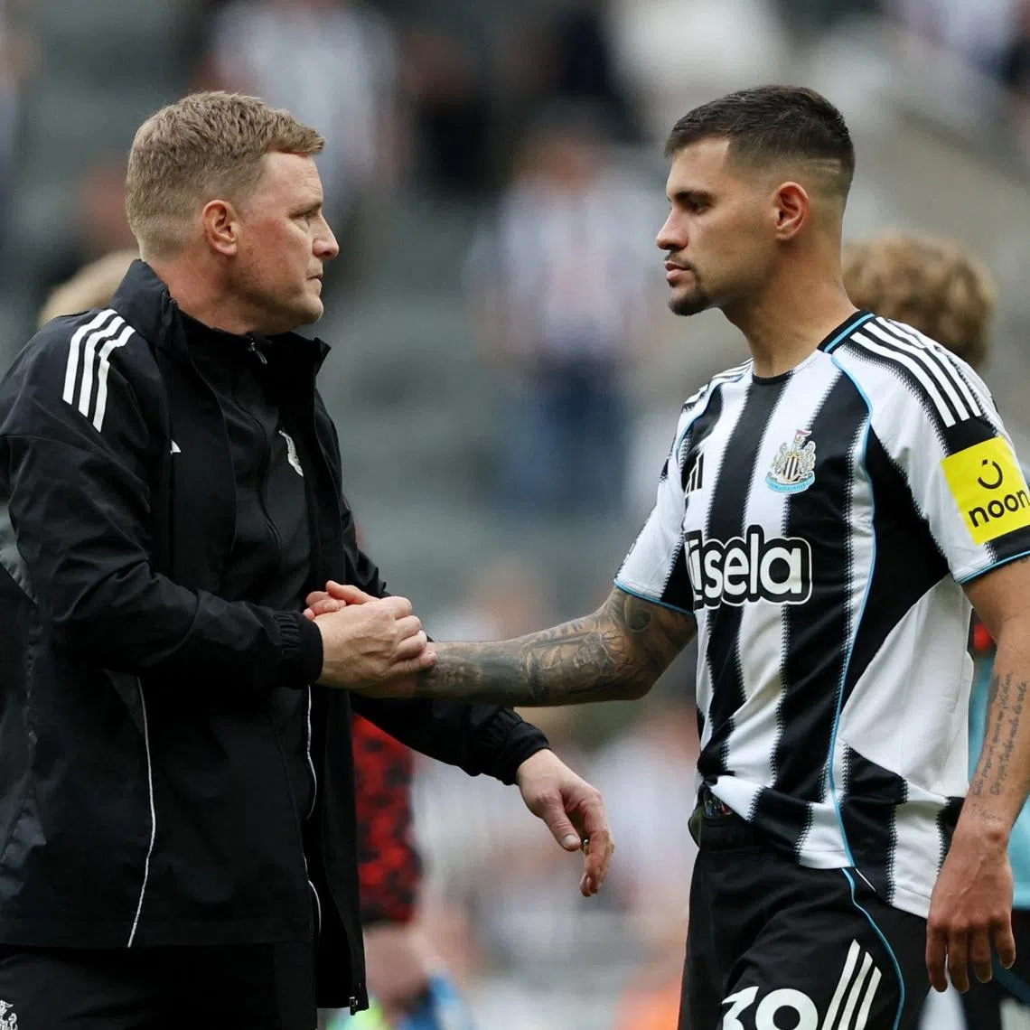 FILE PHOTO: Soccer Football - Premier League - Newcastle United v Brighton & Hove Albion - St James' Park, Newcastle, Britain - May 2, 2026 Newcastle United manager Eddie Howe shakes hands with Bruno Guimaraes after the match REUTERS/Scott Heppell/ File Photo
