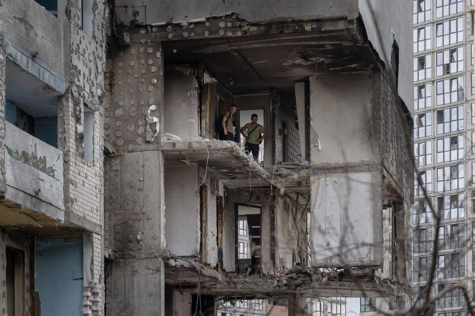 Residents in a destroyed apartment following a Russian airstrike in a residential area of Kyiv, Ukraine, on Tuesday, July 7, 2026. US President Donald Trump said he will allow Ukraine to manufacture Patriot missile interceptors, sending another signal of his shifting approach toward Russia’s war — and Volodymyr Zelenskyy. Photographer: Andrew Kravchenko/Bloomberg