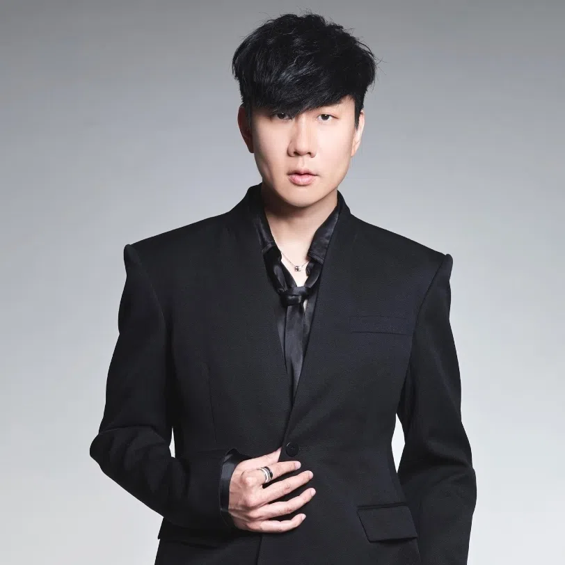 Dick Lee (left) and JJ Lin were inaugural winners of the Hall of Fame Award for songs that have won in the same category three times.