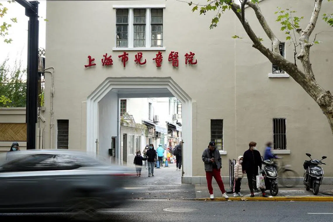 FILE PHOTO: People stand outside a children's hospital in Shanghai, China November 24, 2023. REUTERS/Nicoco Chan/File Photo