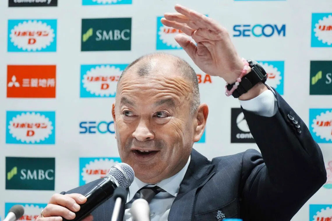 Japan coach Eddie Jones believes that the Rugby Football Union should have more patience with England coach Steve Borthwick.