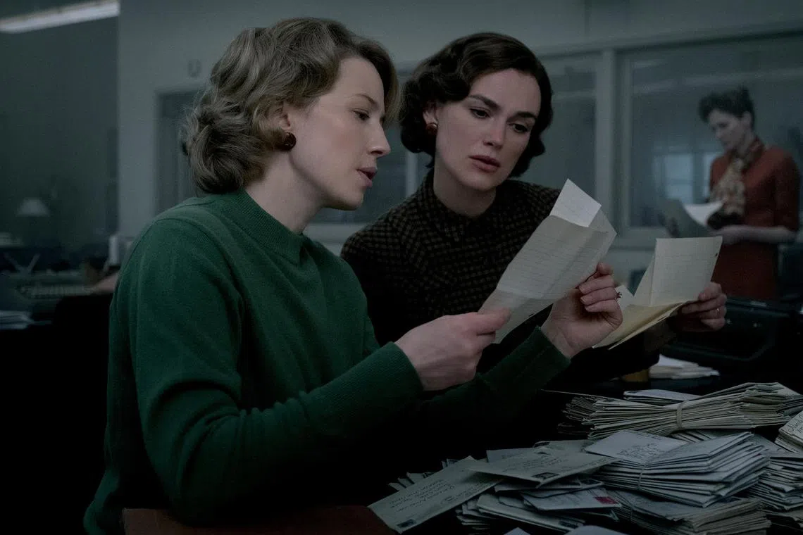 (From left) Carrie Coon and Keira Knightley as investigative journalists in Boston Strangler.