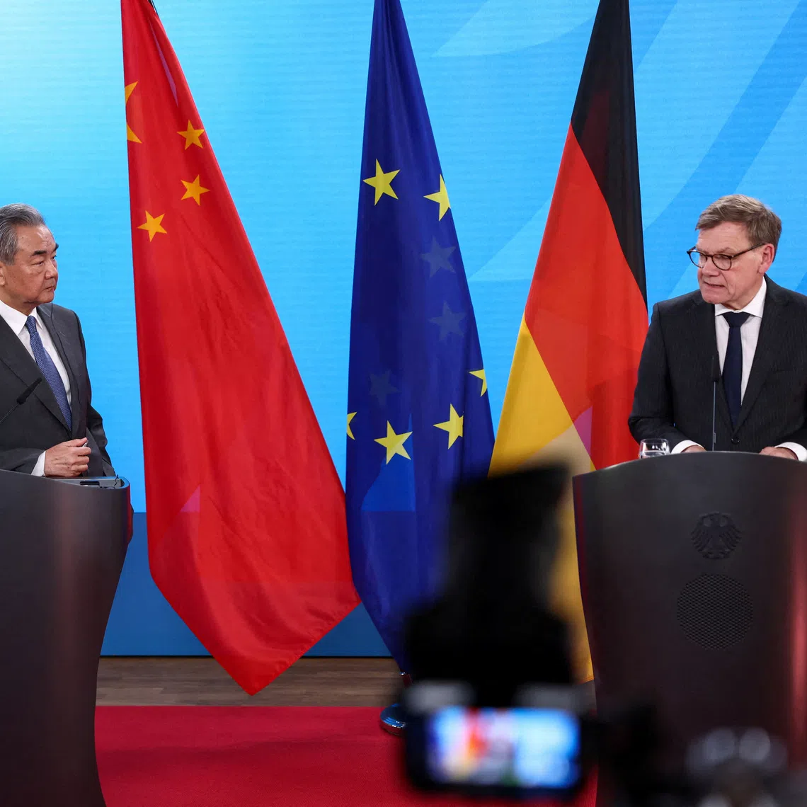 FILE PHOTO: German Foreign Minister Johann Wadephul and Chinese Foreign Minister Wang Yi attend a press conference in Berlin, Germany July 3, 2025. REUTERS/Nadja Wohlleben/File Photo