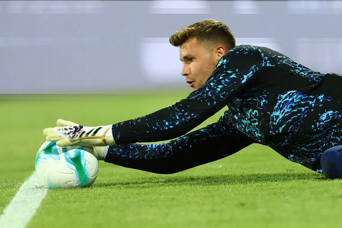 Soccer Football - Serie A - Cagliari v Inter Milan - Unipol Domus, Cagliari, Italy - September 27, 2025 Inter Milan's Josep Martinez during the warm up before the match REUTERS/Ciro De Luca