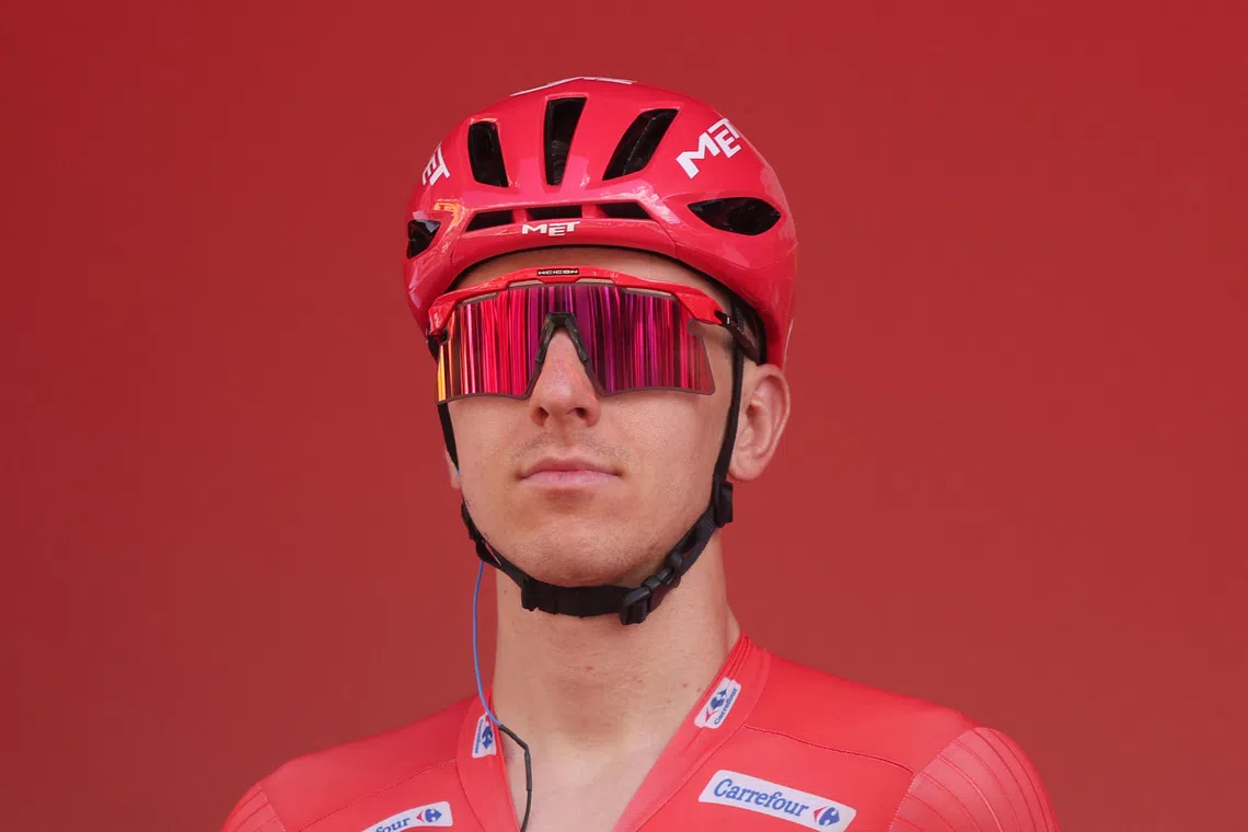Cycling - Vuelta a Espana - Stage 4 - Andorra la Vella to Andorra la Vella - Andorra la Vella, Andorra - August 25, 2026 UAE Team Emirates - XRG's Tadej Pogacar wearing the red jersey ahead of stage 4 REUTERS/Bruna Casas