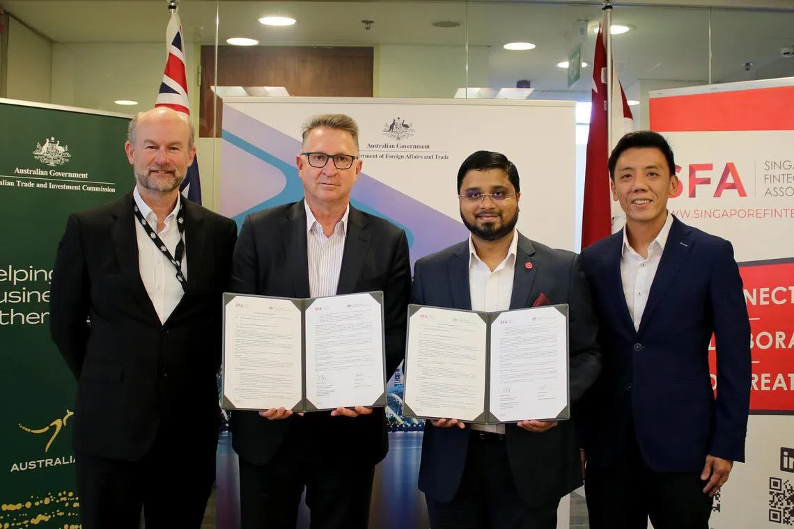 shmou28 - Standing (from left to right): Mr Allaster Cox, Australian High Commissioner to Singapore, Mr Stephen Skulley, Senior Trade and Investment Commissioner at Austrade Singapore, Mr Shadab Taiyabi, President at SFA and Mr Jeffrey Siow, Managing Director and Chief Operating Officer at Enterprise Singapore. The Singapore FinTech Association and the Australian Trade and Investment Commission sign an MOU to initiate programme that supports FinTechs in both countries