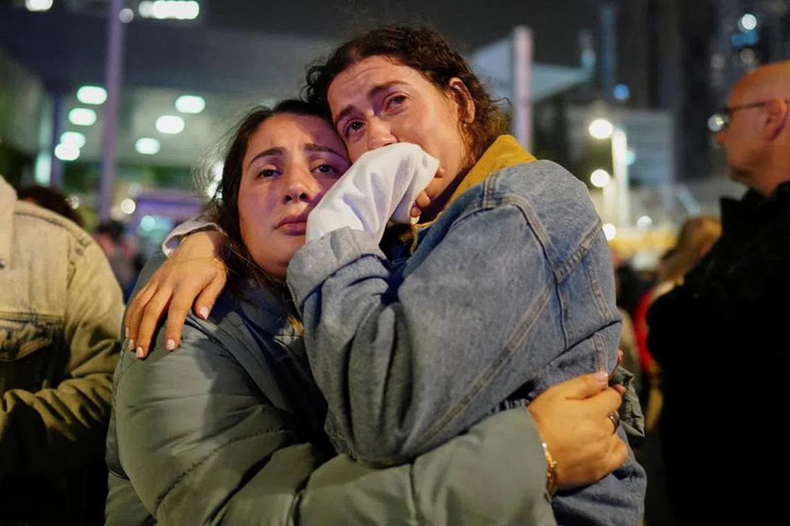 FILE PHOTO: Demonstrators embrace at a 24-hour protest, that calls for the release of Israeli hostages in Gaza and marks 100 days since the October 7 attack by Palestinian Islamist group Hamas, amid the ongoing conflict between Israel and Hamas, in Tel Aviv, Israel, January 13, 2024. REUTERS/Alexandre Meneghini
