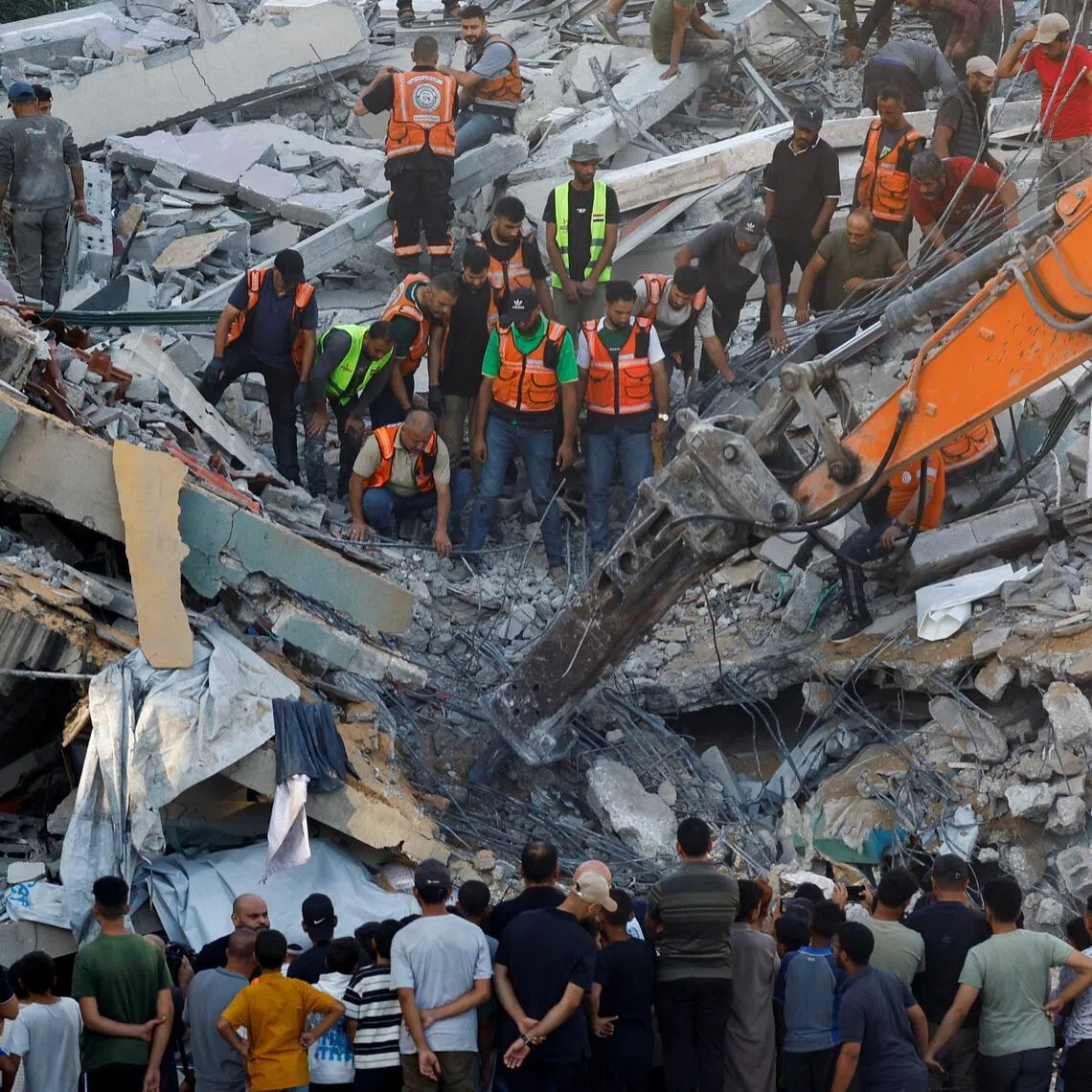People gather as Civil Defence workers attempt to rescue those who are trapped beneath the rubble of a residential building that had been damaged in an earlier Israeli strike during the war and collapsed on Wednesday, in Gaza City, September 16, 2026. REUTERS/Mahmoud Issa