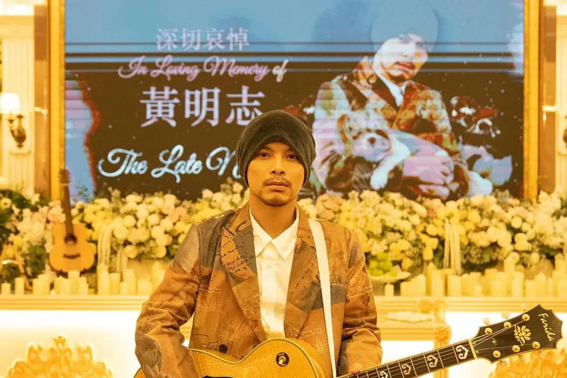 In his post, Namewee called for everyone to be brave in facing both life and death.