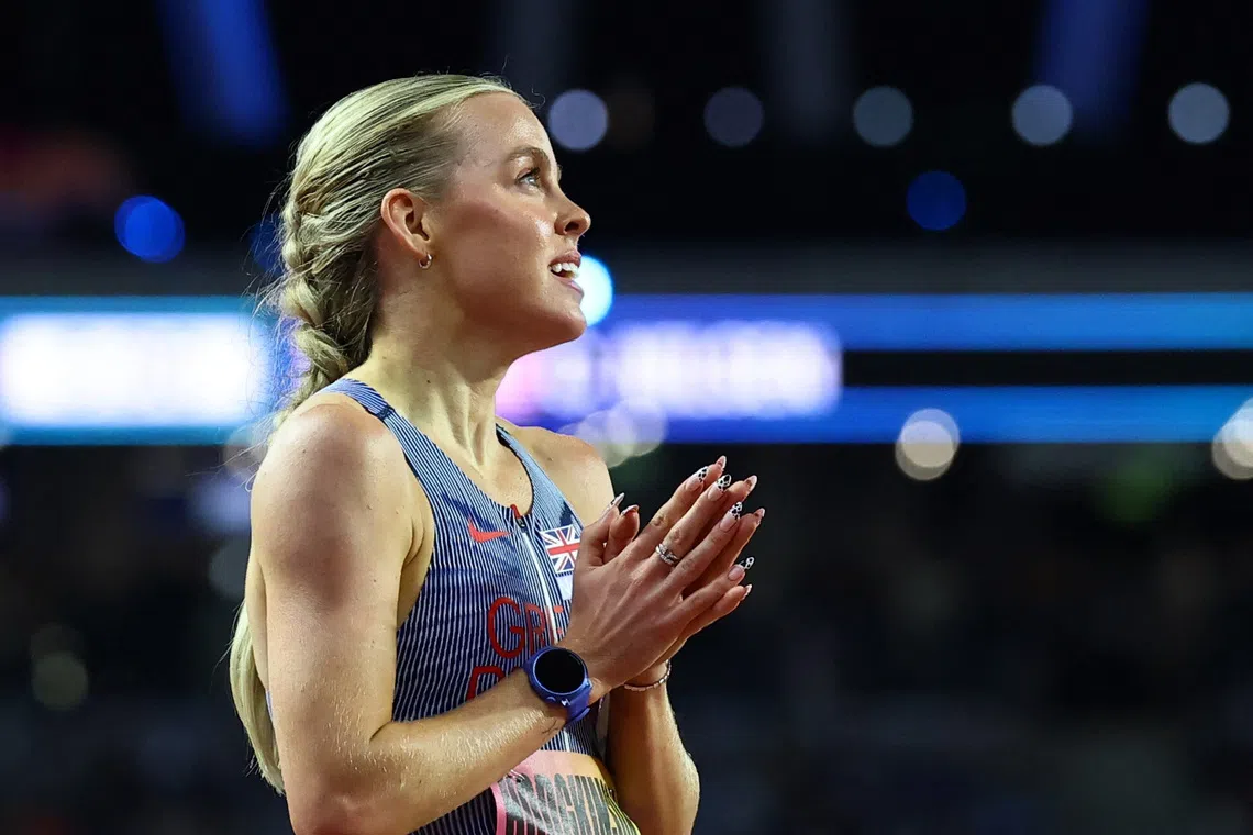 Superhero-suited Hodgkinson powers to Athlos 800m title cover