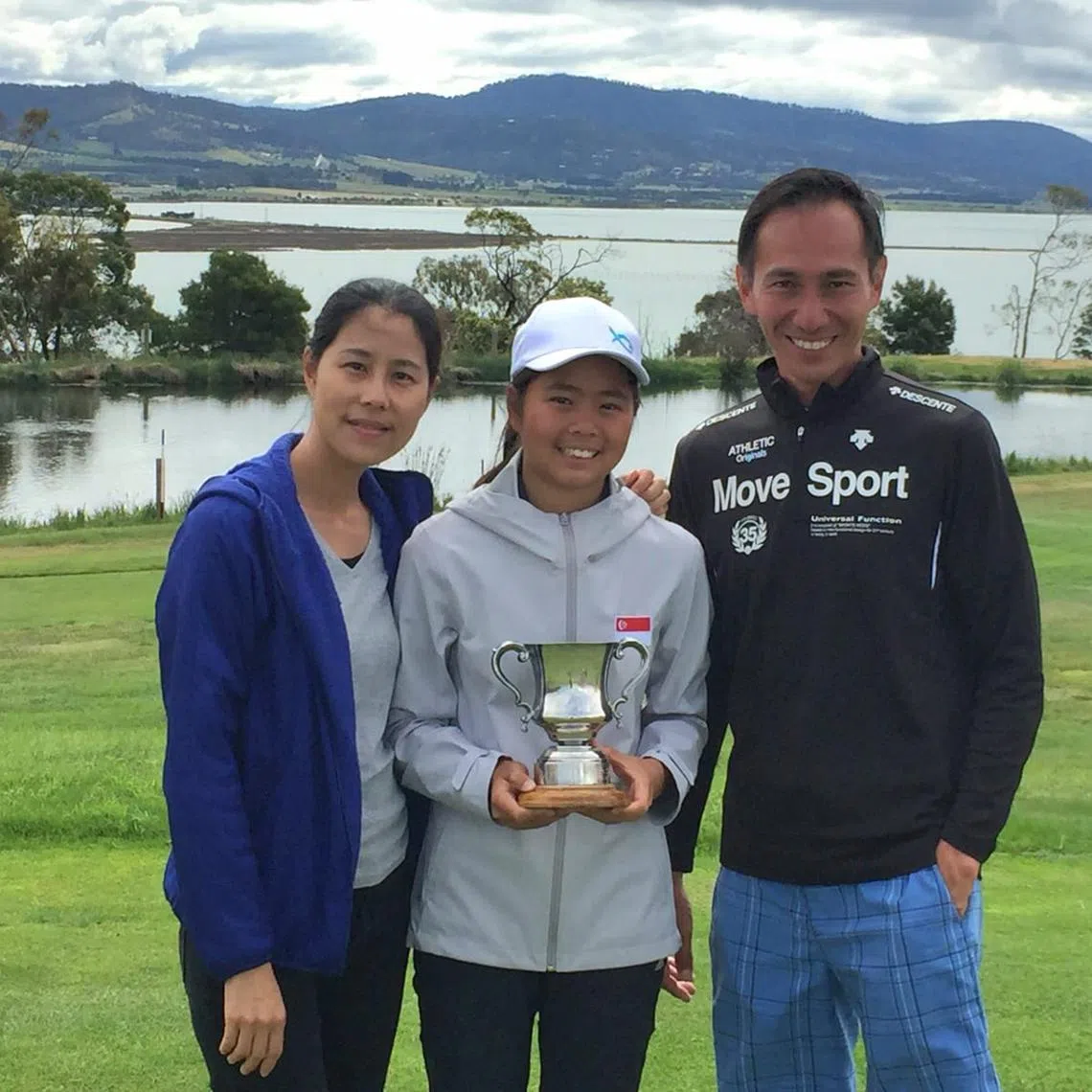 Singaporean golfer Shannon Tan (centre) with her mother Winnie Cheong (left) and father Desmond Tan at the 2018 Tasmania Women’s Amateur Championship. 