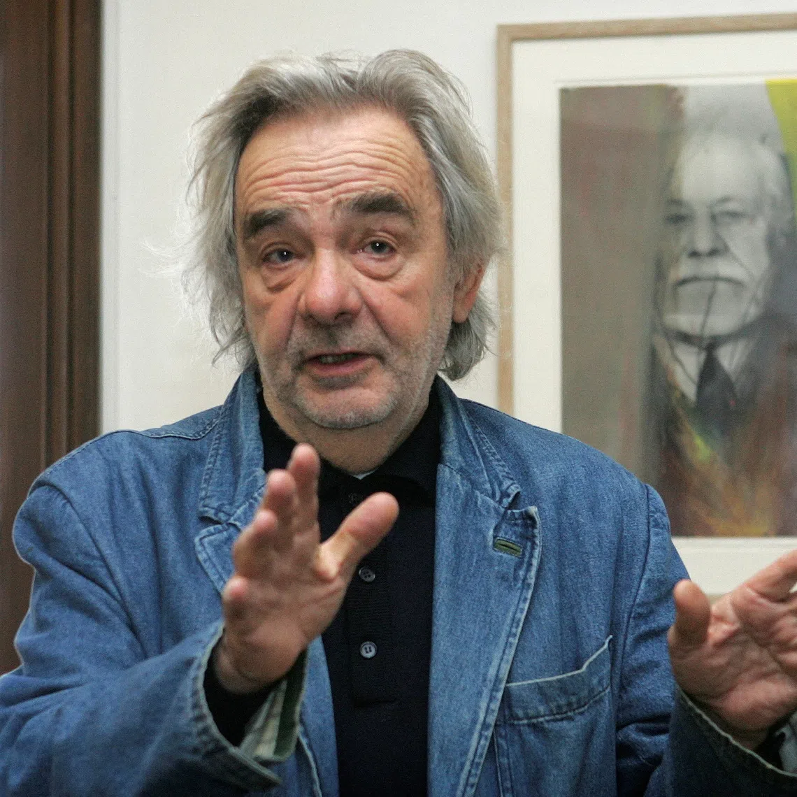 FILE PHOTO: Austrian artist Arnulf Rainer gestures as he poses for photographers in front of an overpainted portrait of psychoanalyst Siegmund Freud at Siegmund Freud Museum in Vienna November 22, 2006.  REUTERS/Herwig Prammer/File Photo