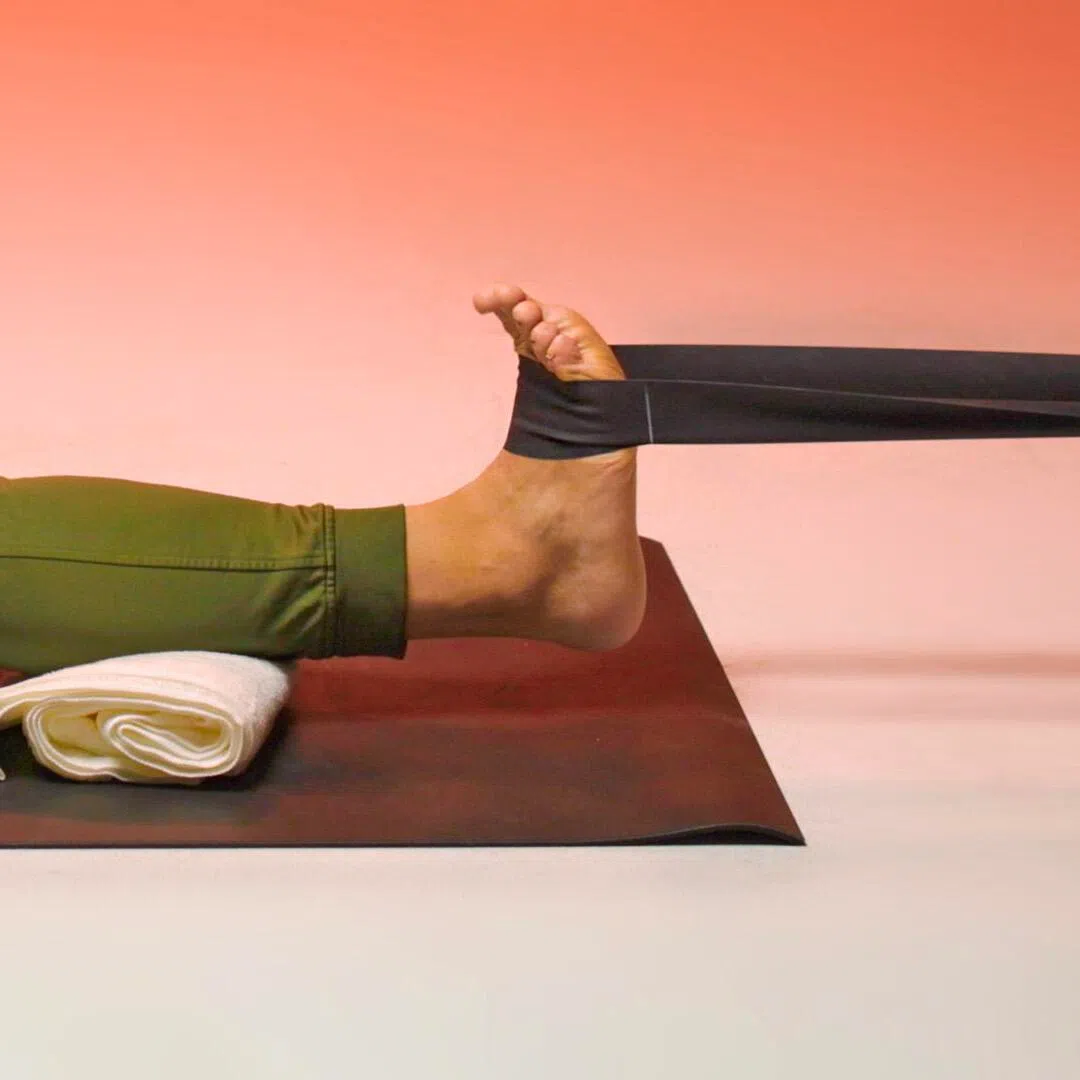 Ankle exercises. Most of us donÕt think about our feet and ankles until they hurt. But they are foundational to good alignment, balance and the overall functioning of your lower body. 