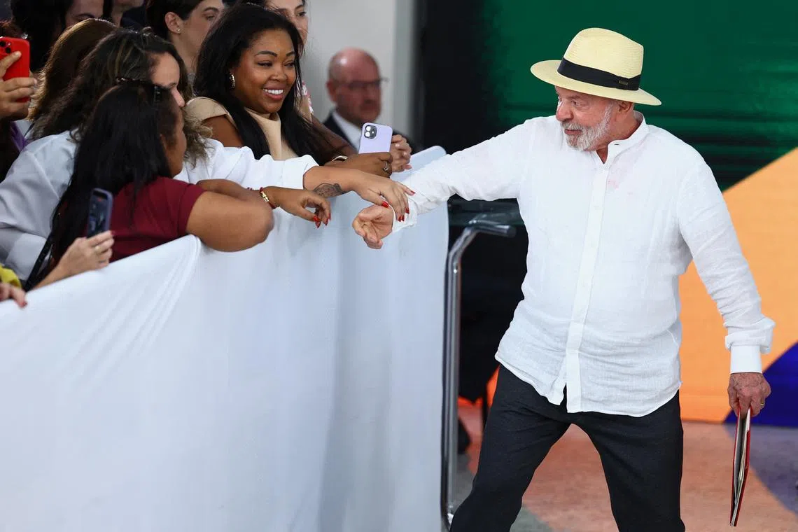 Brazil's President Luiz Inacio Lula da Silva greets workers during a visit to Andarai Hospital in Rio de Janeiro, Brazil, July 28, 2026. REUTERS/Pilar Olivares