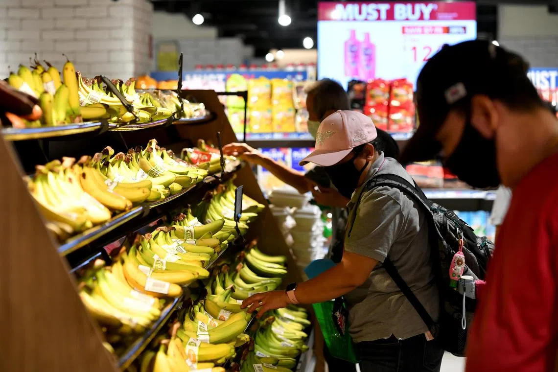 It seems that many consumers prefer to buy bananas as a collective, customising bunches to their needs by tearing off any they don’t want. 