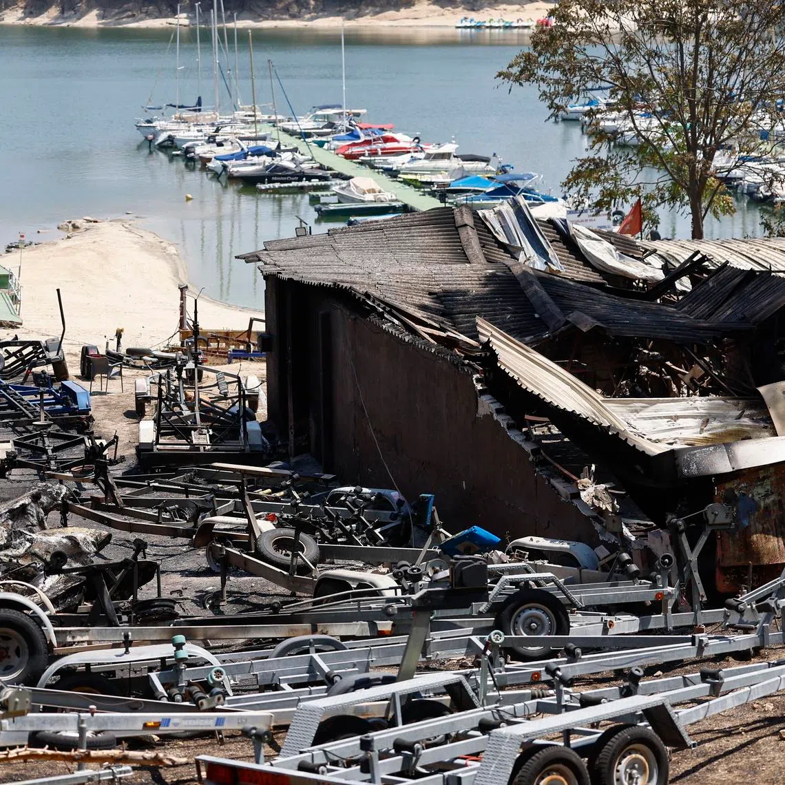 More than 400 inhabitants of Fresnedillas de la Oliva and Cadalso de los Vidrios in the Madrid region returned home after evacuation orders were lifted.