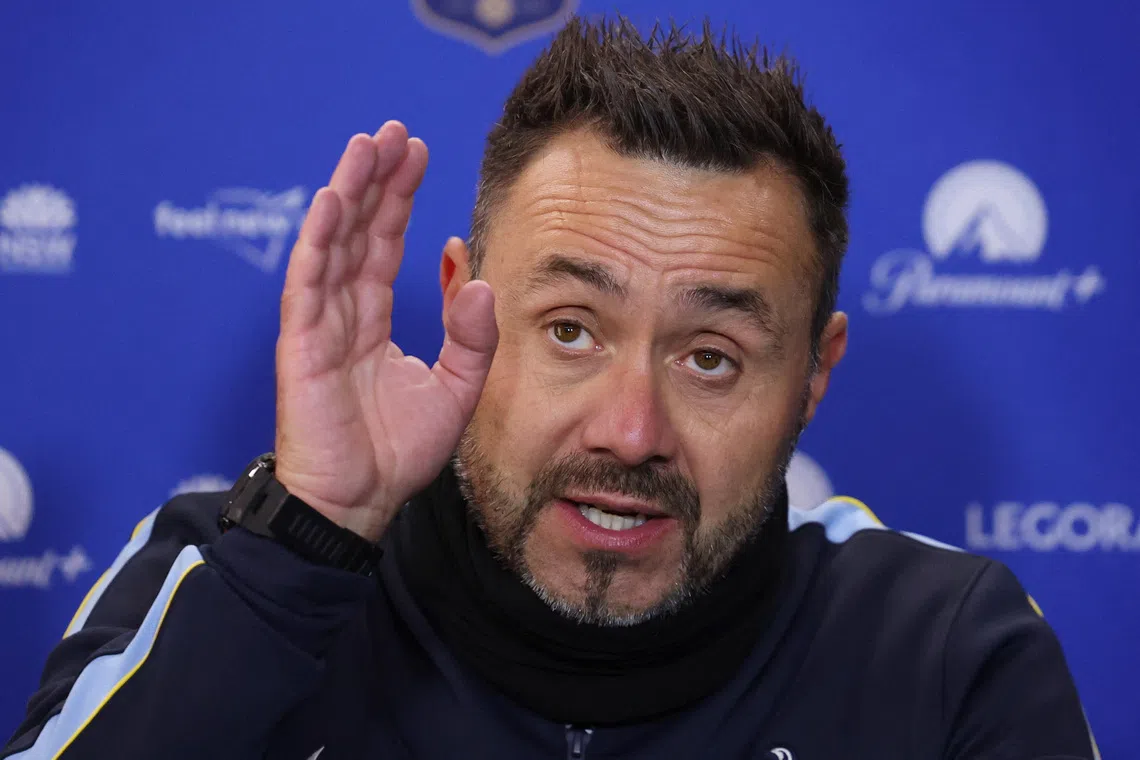 Soccer Football - Pre Season Friendly - Sydney Super Cup - Chelsea v Tottenham Hotspur - Accor Stadium, Sydney, Australia - August 1, 2026 Tottenham Hotspur manager Roberto De Zerbi during the press conference after the match REUTERS/Hollie Adams
