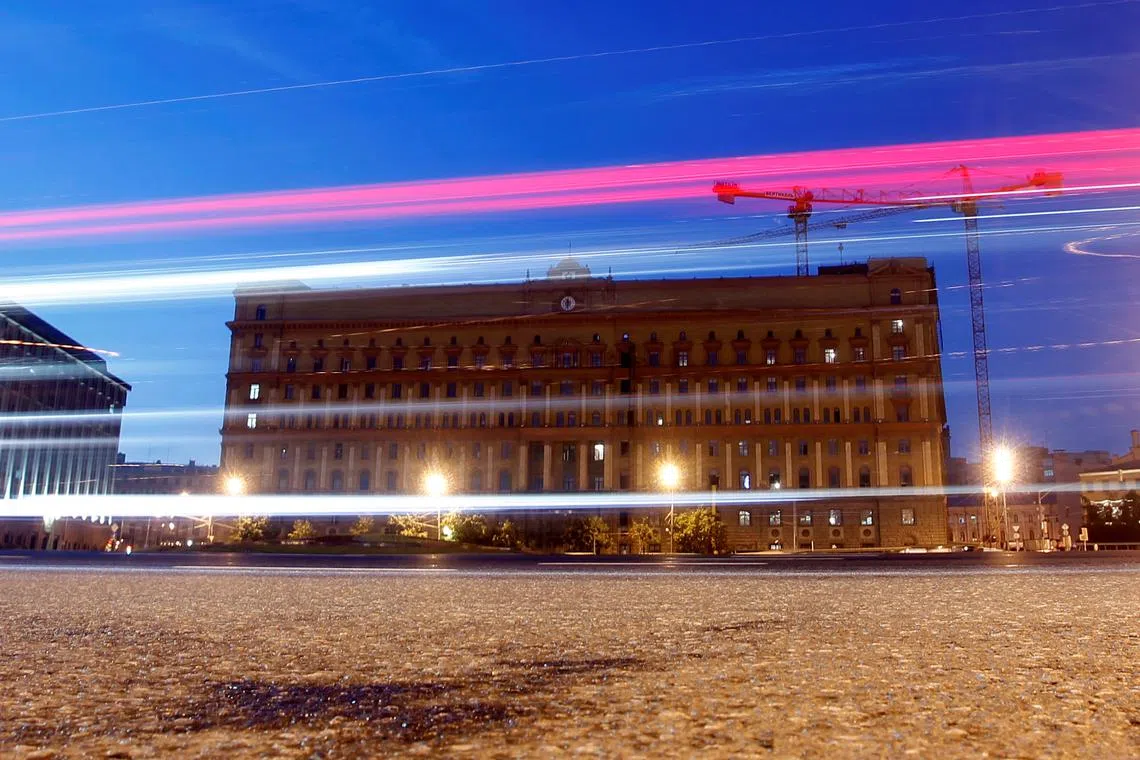 FILE PHOTO: Cars drive near headquarters of the Federal Security Service in Moscow, Russia July 1, 2013. REUTERS/Maxim Shemetov/File Photo
