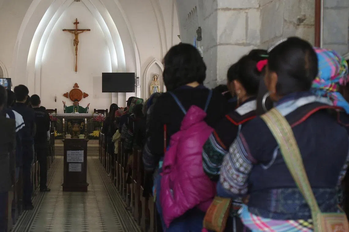 FILE PHOTO: Father Joseph Do Tien Quyen prays at Sunday Mass at a church attended by Ethnic Hmong Catholics in Vietnam's northern resort town of Sapa, north of Hanoi, October 18, 2015. REUTERS/Kham/File Photo