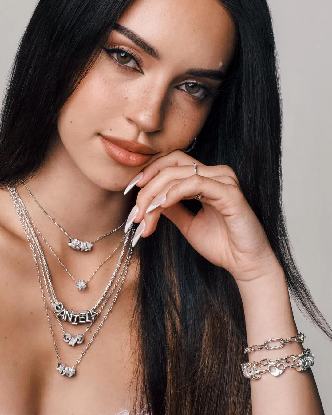 pandora-minis-styled-by-katseye-daniela