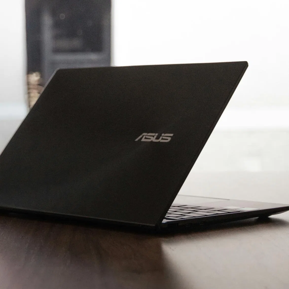 Lenovo has accused Asus’ computers of infringing patents related to wireless communications, diagonal touchpad scrolling and other technology.