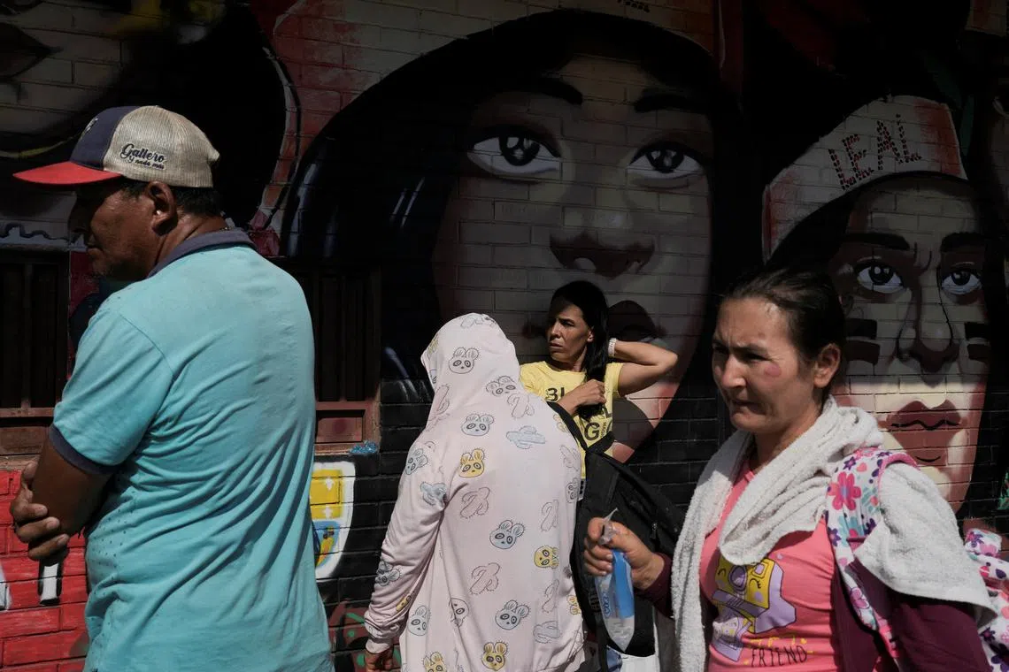 FILE PHOTO: Colombians displaced by clashes between the rebels of the National Liberation Army (ELN) and former Revolutionary Armed Forces of Colombia (FARC) dissidents wait to enter the General Santander Stadium to receive aid, in Cucuta, Colombia, January 23, 2025. REUTERS/Nathalia Angarita/File Photo