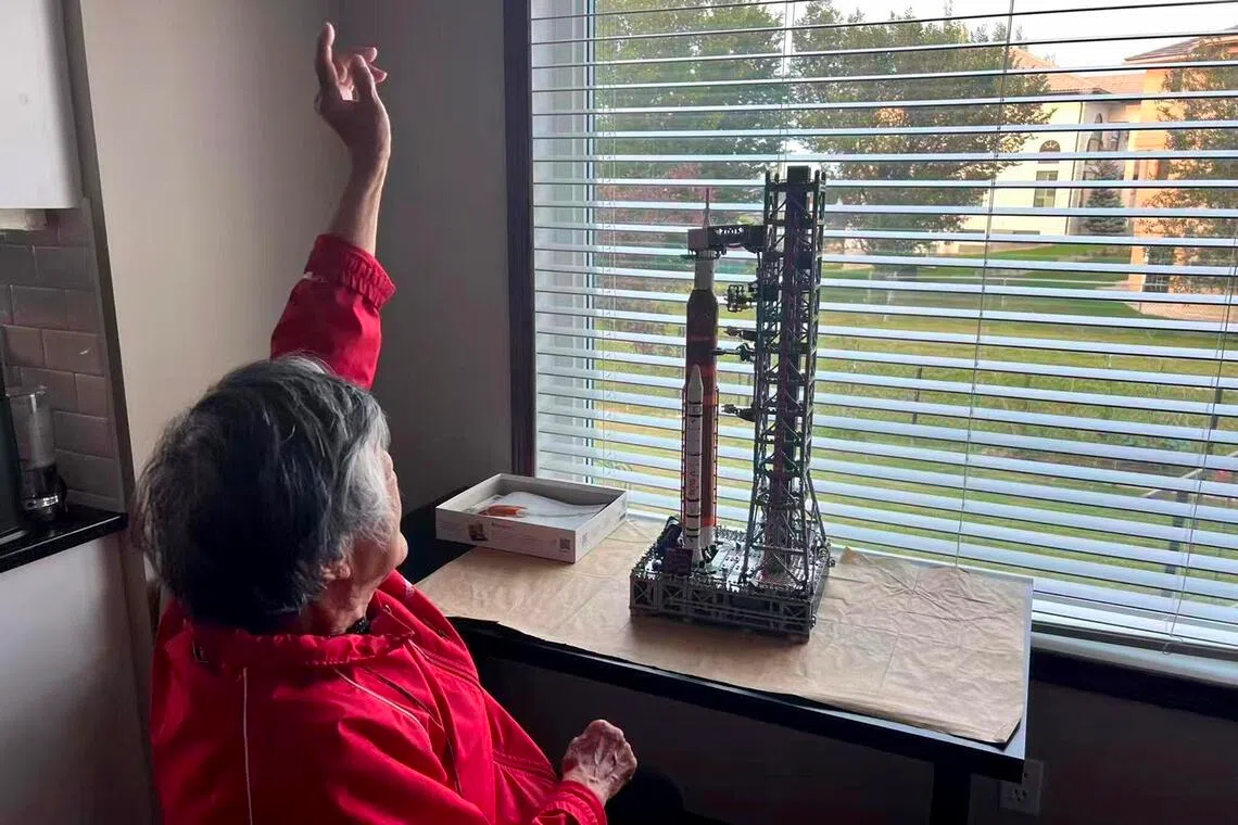 À medida que Chao progredia para conjuntos maiores, ele encontrou problemas onde acidentalmente derrubou alguns conjuntos ou montou algumas peças incorretamente, forçando-o a reconstruir alguns conjuntos do zero. 