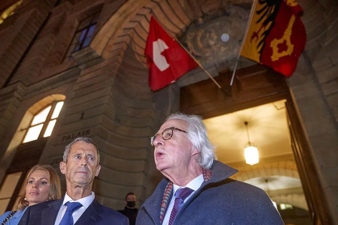 FILE PHOTO: Israeli billionaire Beny Steinmetz leaves a courthouse in Geneva, Switzerland, January 22, 2021. REUTERS/Denis Balibouse/File Photo