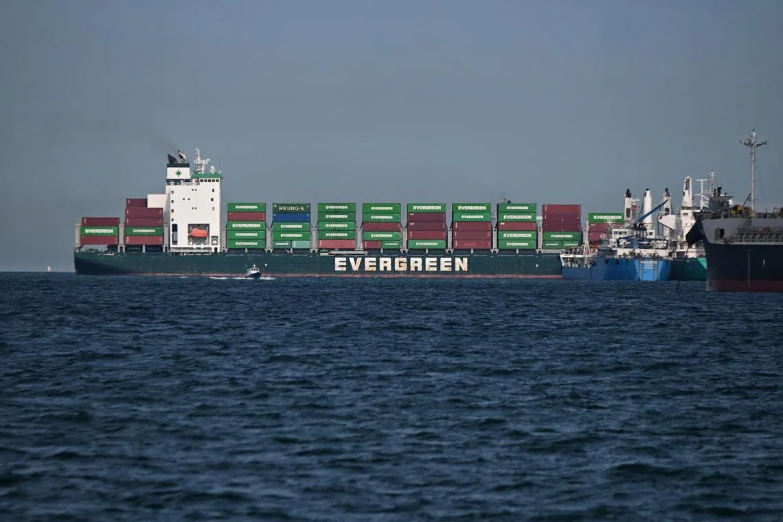 Evergreen Marine will give its 3,100 workers a bonus equivalent to a year's pay.