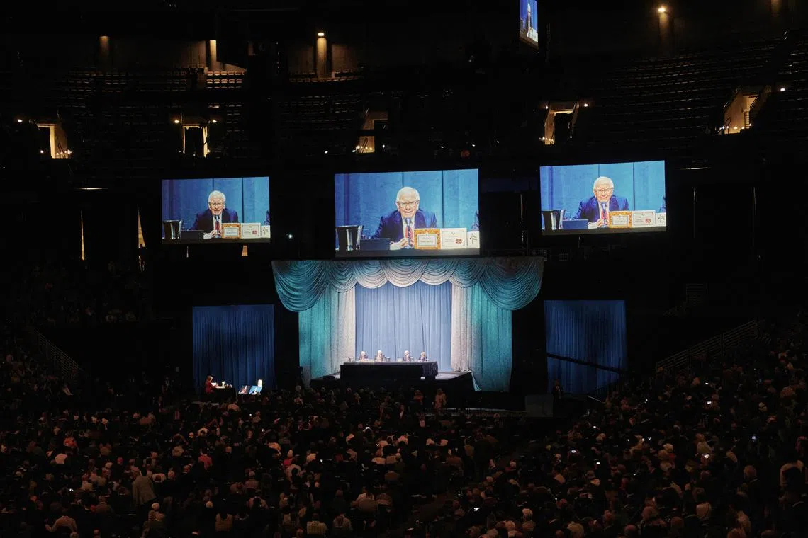Warren Buffett, chairman and chief executive officer of Berkshire Hathaway Inc., during the company's annual meeting in Omaha, Nebraska, U.S., on Saturday, April 30, 2022. After hanging in the shadows for most of the pandemic, Buffet and his deputies have been ramping up Berkshire Hathaway's acquisition machine - snapping up shares of Occidental Petroleum Corp. and HP Inc. and striking an $11.6 billion deal to buy Alleghany Corp. Photographer: Dan Brouillette/Bloomberg