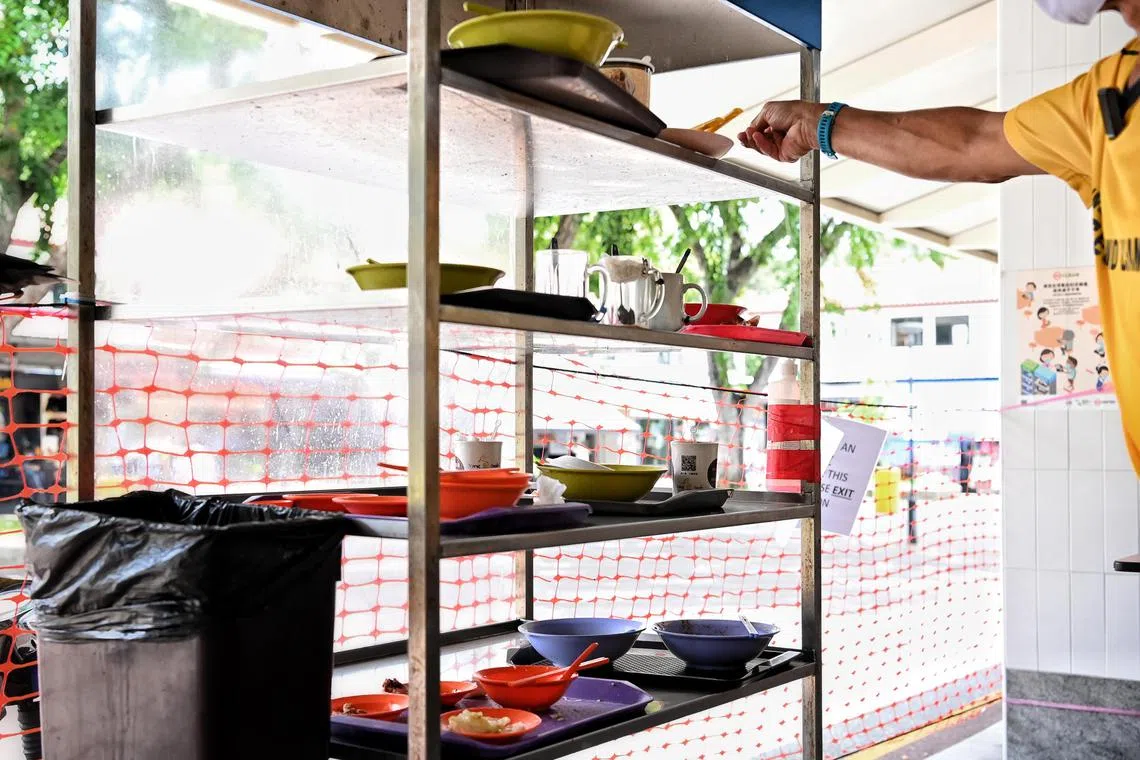 Patrons of Singapore’s hawker centre, coffee shop and foodcourts are required by law to return their used trays and crockery.