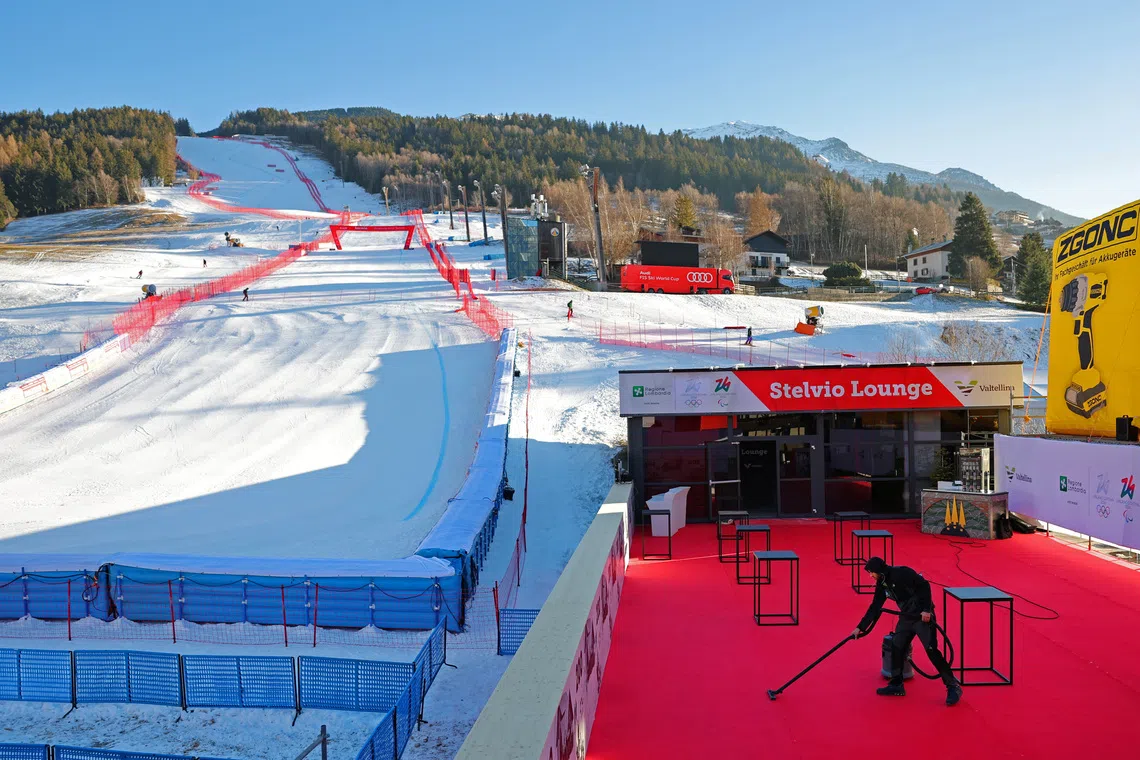 Alpine Skiing - FIS Alpine Ski World Cup - Men's Downhill Training - Bormio, Italy - December 27, 2024 Finish area of the Stelvio track in Bormio, site of the Winter Olympic Games 2026 REUTERS/Denis Balibouse