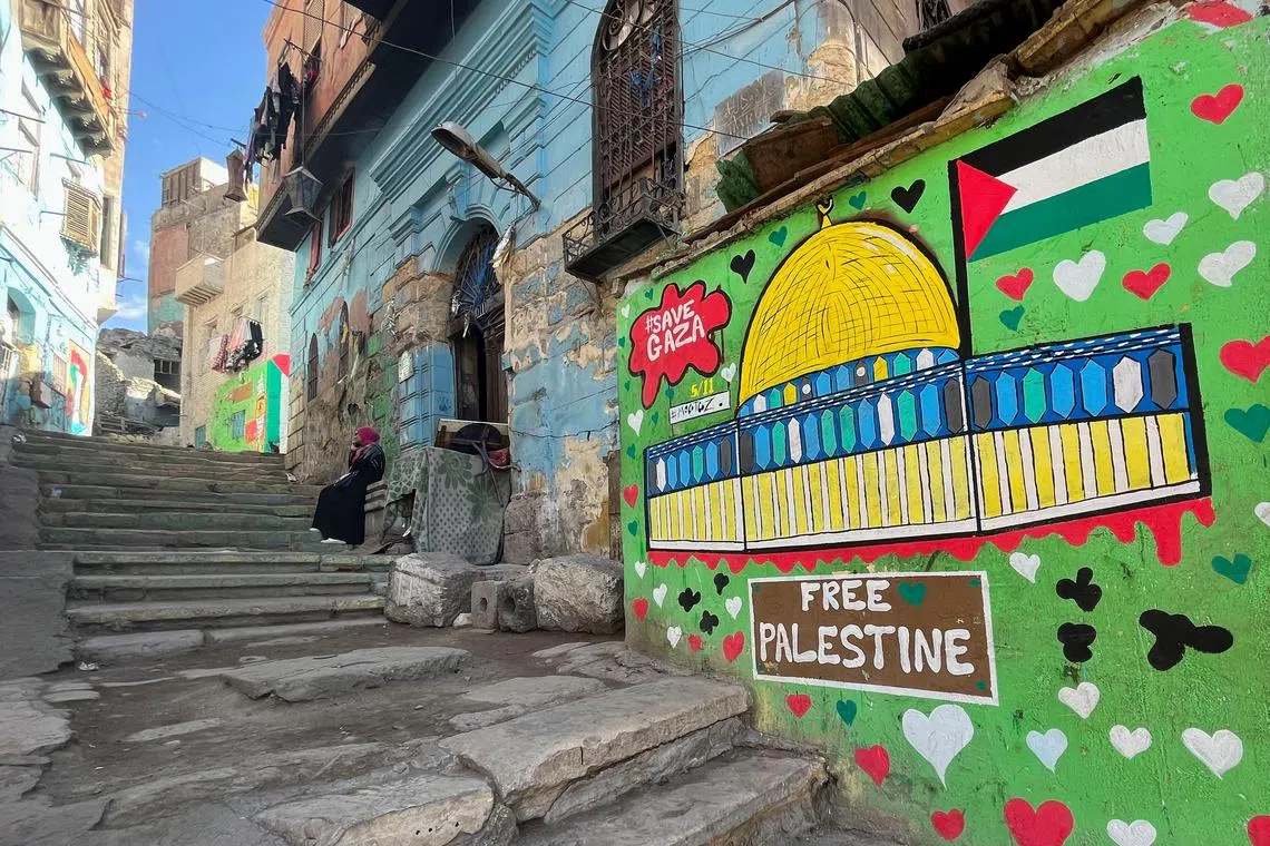 FILE PHOTO: Murals in support of Palestinians in Gaza are pictured in Cairo amid the ongoing conflict between Israel and the Palestinian Islamist group Hamas, in Cairo, Egypt November 22, 2023. REUTERS/Amr Abdallah Dalsh/File Photo