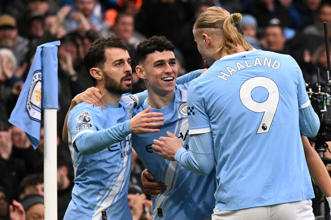 Manchester City midfielder Phil Foden (centre) scored two goals, including a stoppage-time winner, to give his team a 3-2 victory.