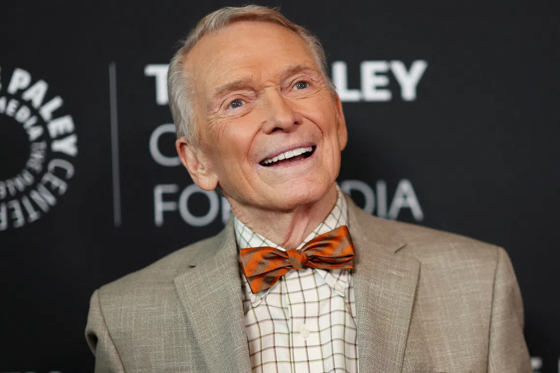 Bob Mackie, designer who bedazzled Carol Burnett and Cher, dies at 87