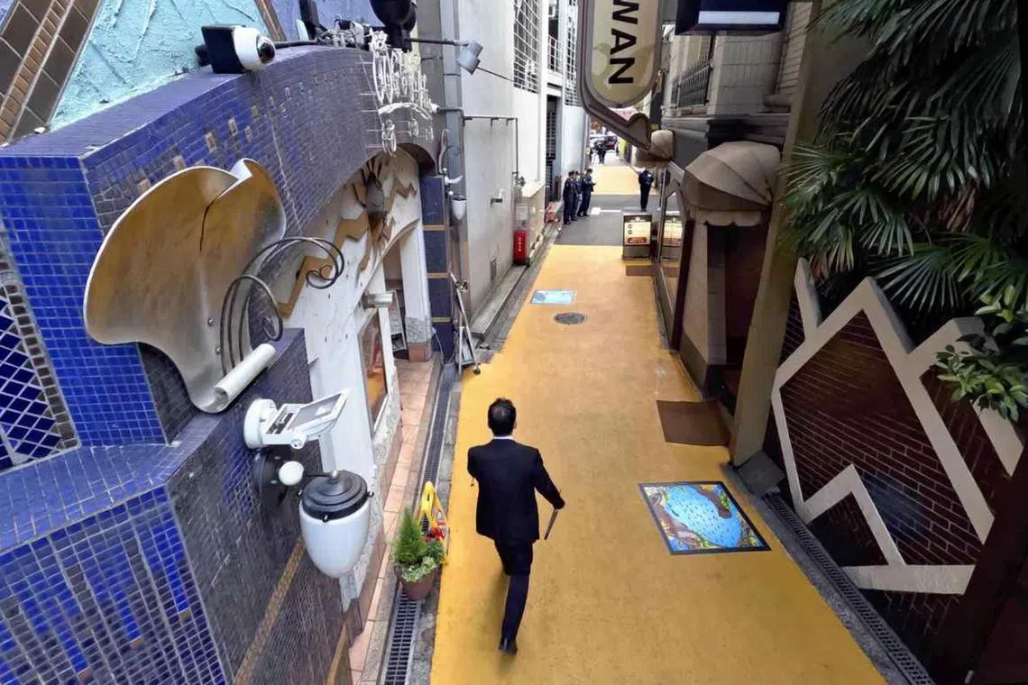 The yellow paint was applied to the street in December 2024. The intention is to trigger a psychological effect, as people do not like to be in a conspicuous location.