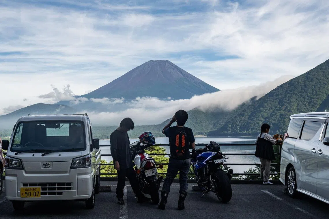 Japan’s Yamanashi eyes September 2027 start for helicopter rescue fees in Mount Fuji’s off-season