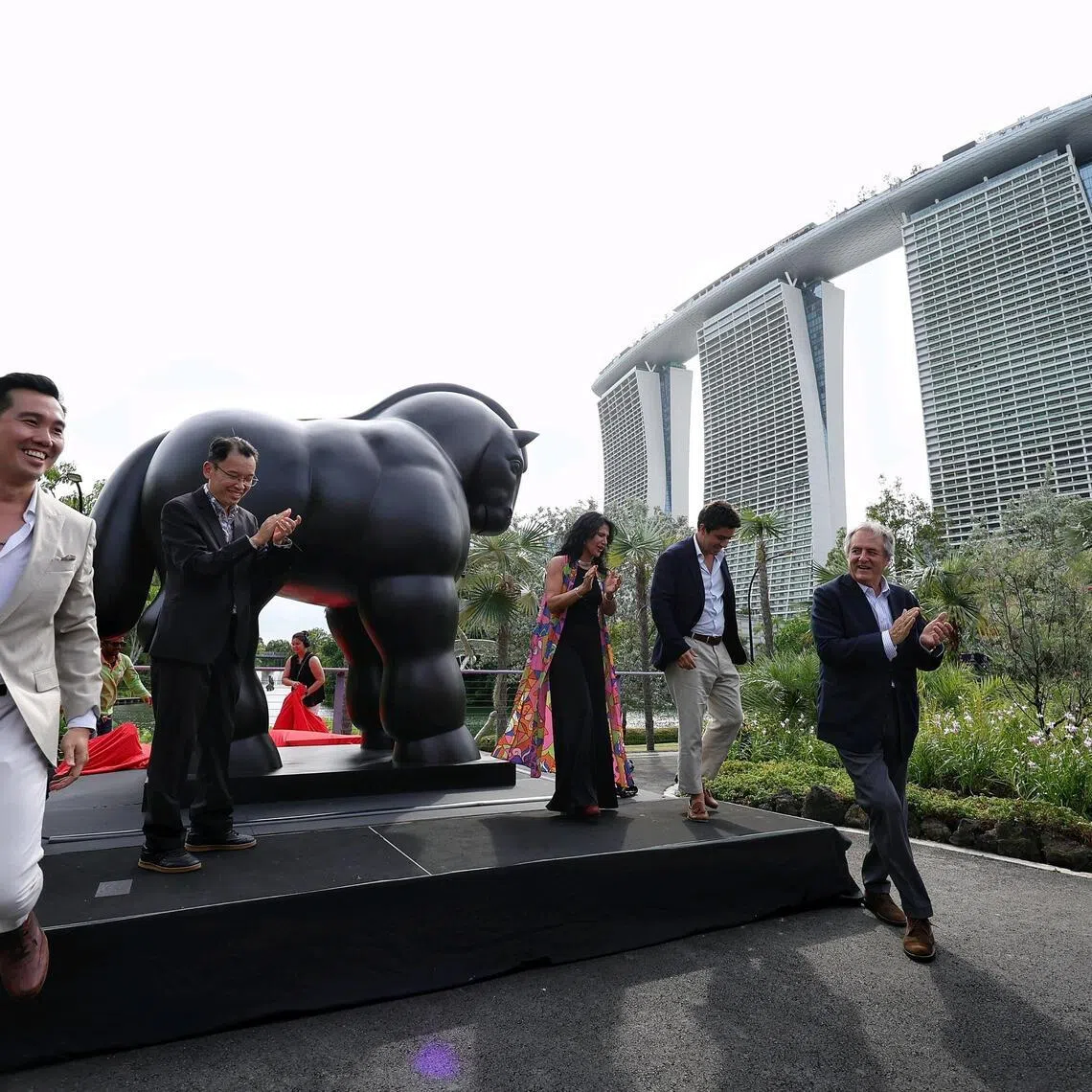 (From left) IMBA CEO Michael Lee; Gardens by the Bay CEO Felix Loh; Colombia Ambassador Margarita Manjarrez; Mr Fernando Botero Quinta, grandson of the late Colombian artist Fernando Botero; and Mr Fernando Botero Zea, co-president of the Fernando Botero Foundation unveiling the sculpture Horse at Silver Garden in Gardens by the Bay on Jan 23.