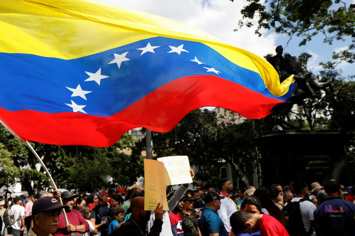 FILE PHOTO: Government supporters participate in a protest against  U.S. President Donald Trump's order to blockade sanctioned oil tankers entering and leaving Venezuela, in Caracas, Venezuela December 17, 2025. REUTERS/File Photo