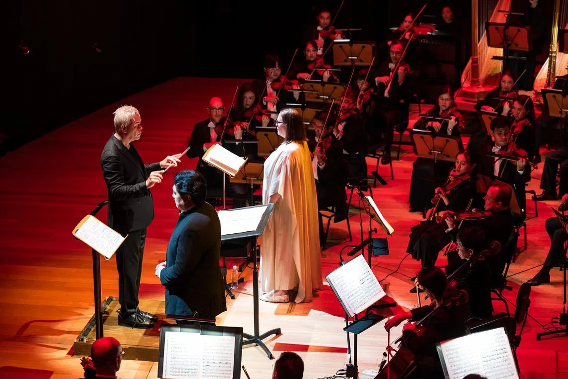Chinese bass-baritone Shenyang and British mezzo-soprano Jennifer Johnston joined the Singapore Symphony Orchestra in a performance of Duke Bluebeard’s Castle.