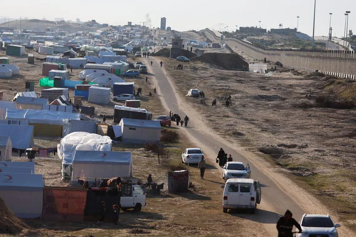A view of tent camps, amid the ongoing conflict between Israel and the Palestinian Islamist group Hamas, in Rafah in the southern Gaza Strip, January 16, 2024. REUTERS/Mohammed Salem