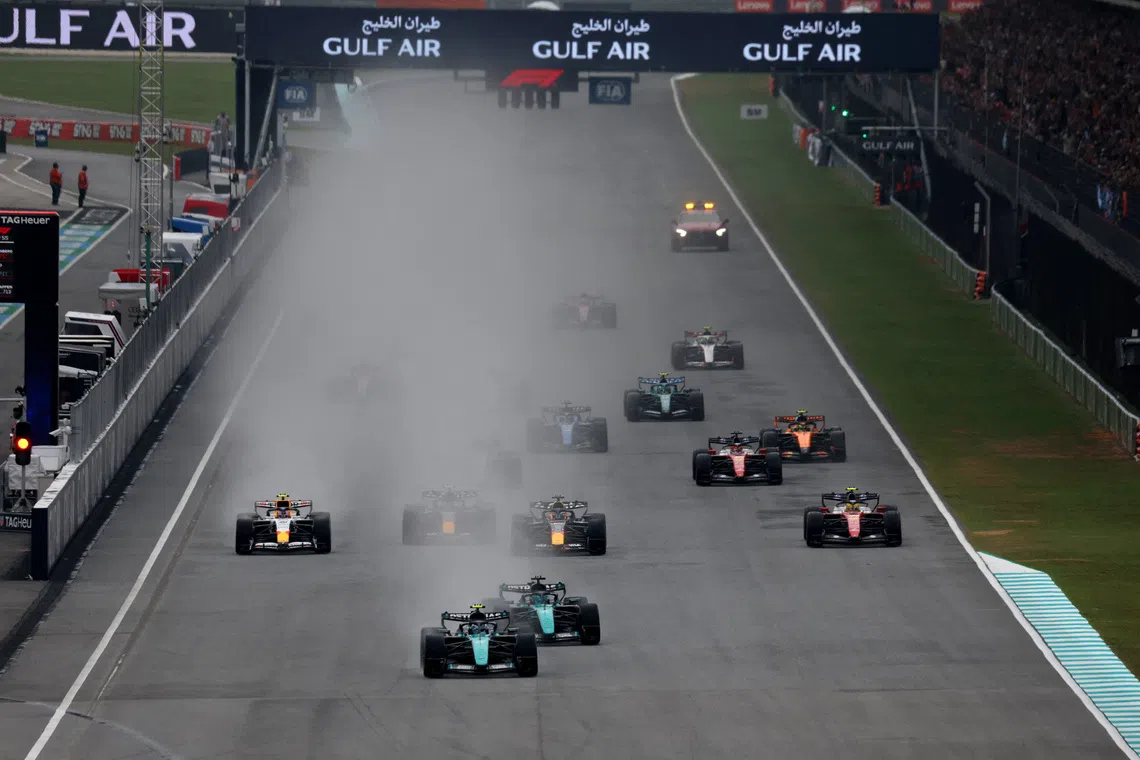 Formula One F1 - Bahrain Grand Prix - Sepang International Circuit, Sepang, Malaysia - October 4, 2026 Mercedes' Andrea Kimi Antonelli leads at the start of the race REUTERS/Hasnoor Hussain