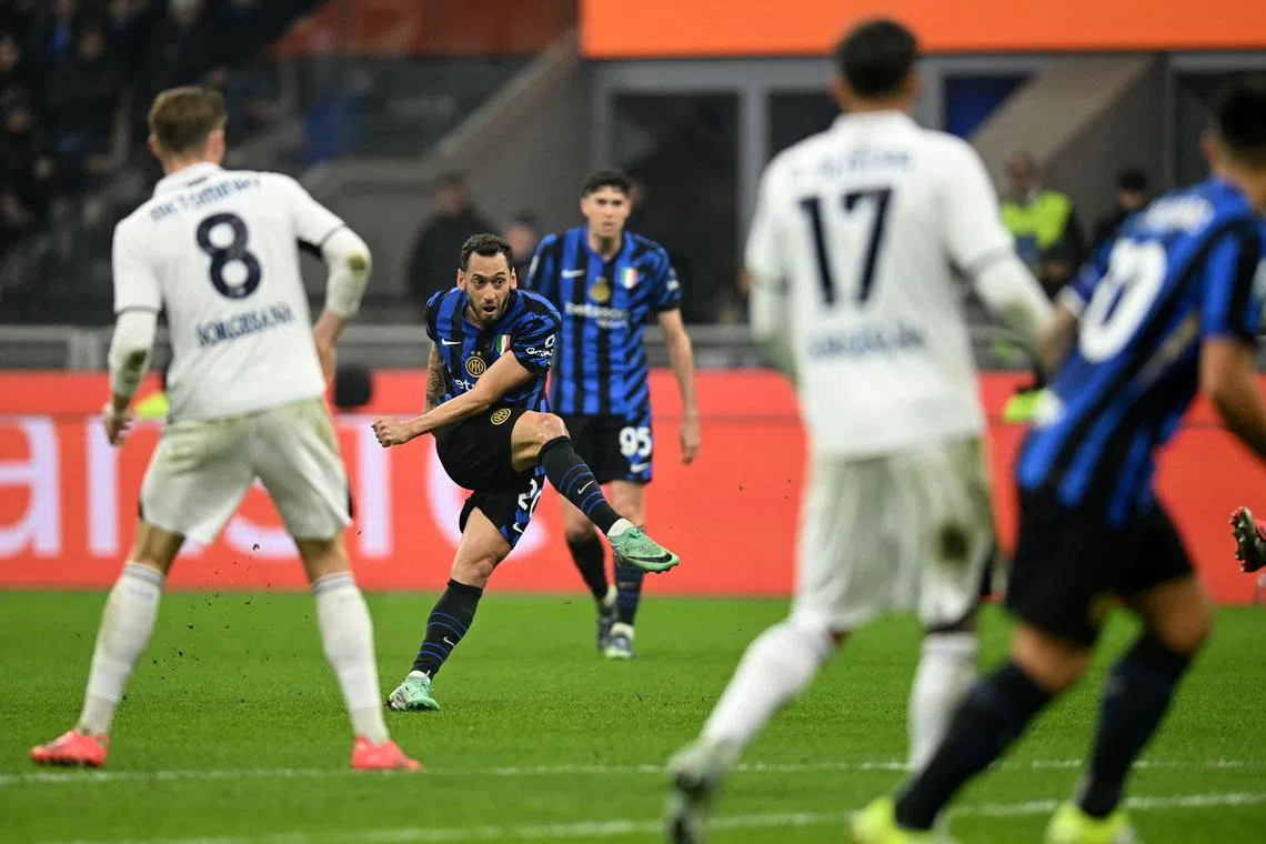 FILE PHOTO: Soccer Football - Serie A - Inter Milan v Napoli - San Siro, Milan, Italy - November 10, 2024 Inter Milan's Hakan Calhanoglu scores their first goal REUTERS/Daniele Mascolo/File Photo
