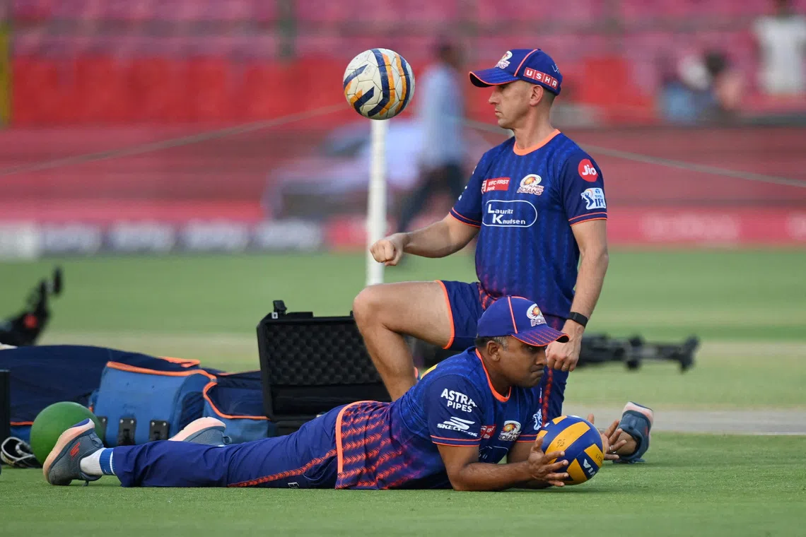FILE PHOTO: Cricket - Indian Premier League - IPL - Punjab Kings v Mumbai Indians - Sawai Mansingh Stadium, Jaipur, India - May 26, 2025 Mumbai Indians head coach Mahela Jayawardene during the warm up before the match REUTERS/Abhijit Addya/File Photo