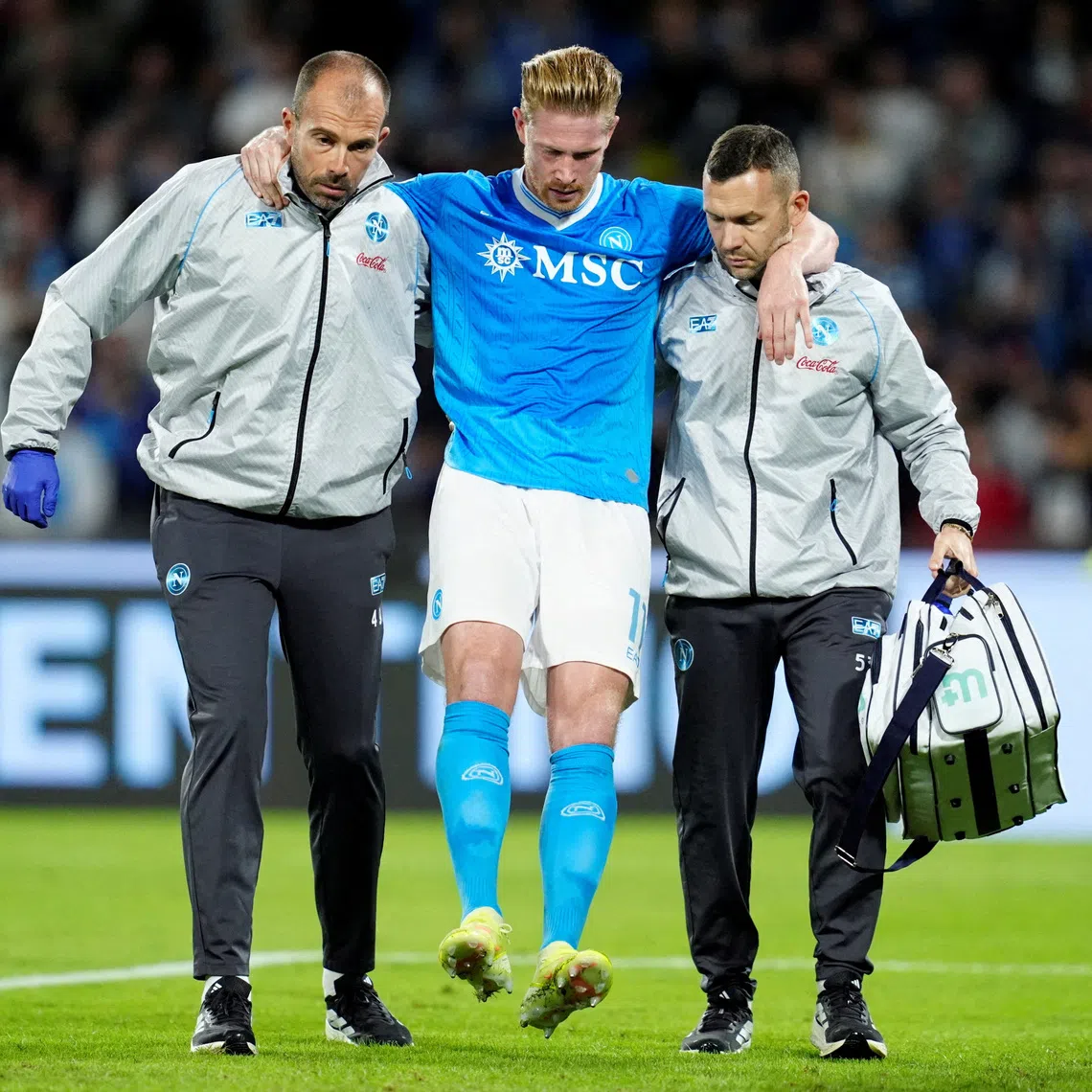 FILE PHOTO: Soccer Football - Serie A - Napoli v Inter Milan - Stadio Diego Armando Maradona, Naples, Italy - October 25, 2025 Napoli's Kevin De Bruyne reacts as he is substituted after sustaining an injury while scoring their first goal from the penalty spot REUTERS/Matteo Ciambelli/File Photo
