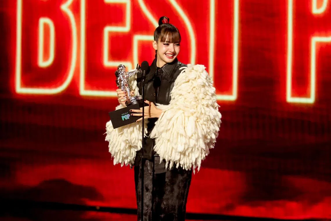 LOS ANGELES, CALIFORNIA - SEPTEMBER 27: Lisa accepts the "Best Pop" Award for “Dream feat. Kentaro Sakaguchi” onstage during the 2026 MTV Video Music Awards (VMAs) at Peacock Theater on September 27, 2026 in Los Angeles, California.   Kevin Winter/Getty Images/AFP (Photo by KEVIN WINTER / GETTY IMAGES NORTH AMERICA / Getty Images via AFP)