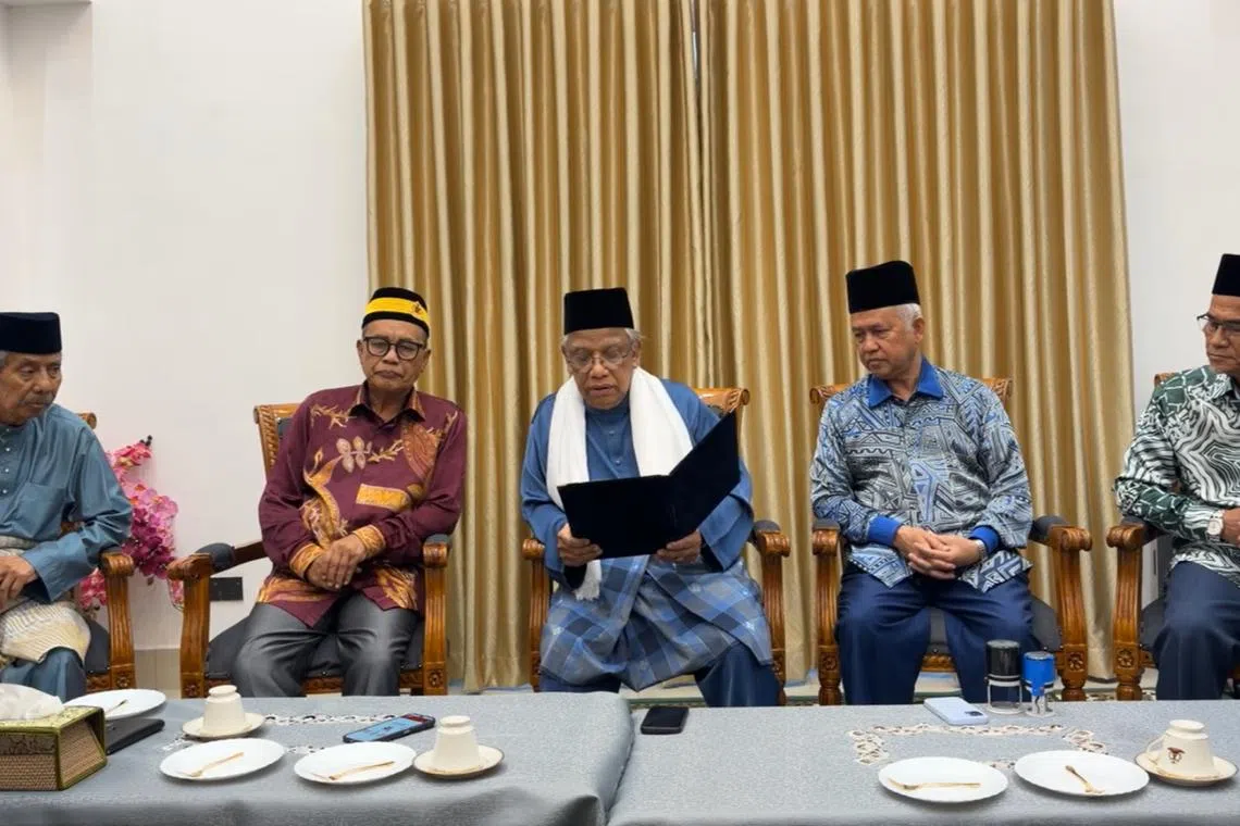 Malay ruler of Negeri Sembilan can be ousted. His chieftains are now trying to do just that