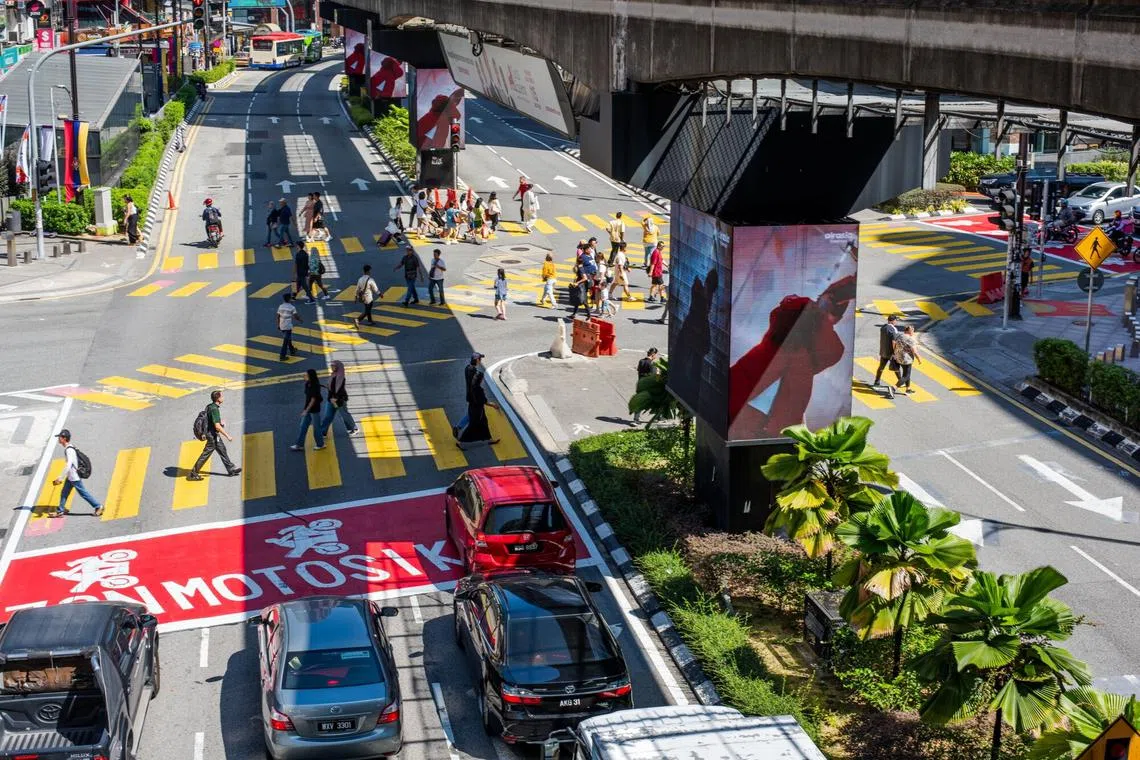 Low wages is a major factor in pushing Malaysia’s talent to other countries, economist Yeah Kim Leng told ST.