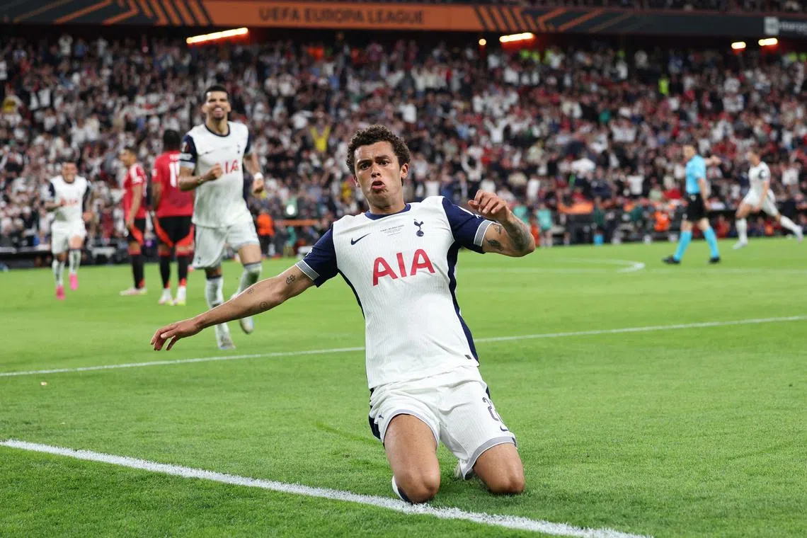 Soccer Football - Europa League - Final - Tottenham Hotspur v Manchester United - San Mames, Bilbao, Spain - May 21, 2025 Tottenham Hotspur's Brennan Johnson celebrates scoring their first goal REUTERS/Violeta Santos Moura
