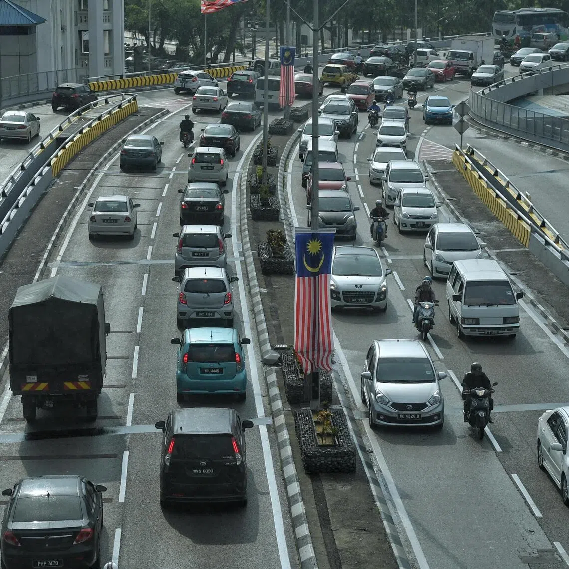 The ban will apply at all times on the stipulated days for trailers, vehicles used to transport construction materials, and  lorries carrying loads that exceed 7,500kg.